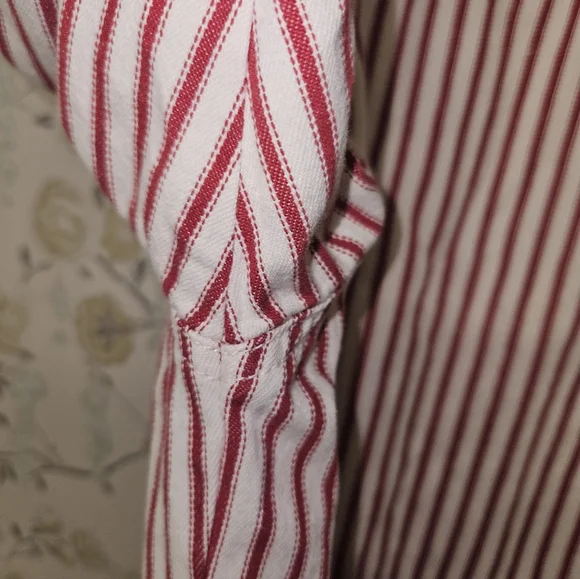 Levi's Red & White Striped Long-Sleeve Button-Down Shirt
